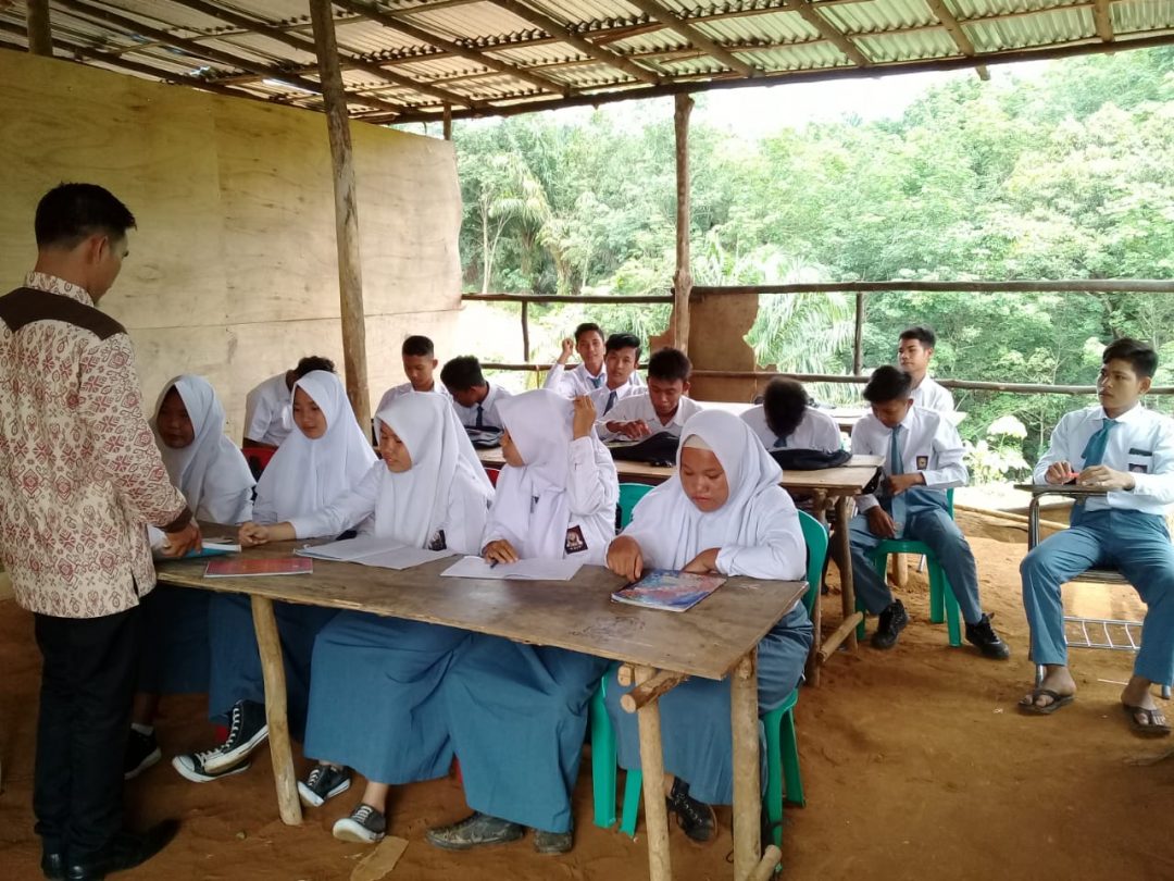 Melihat Kondisi SMK Putra Nusantara 4