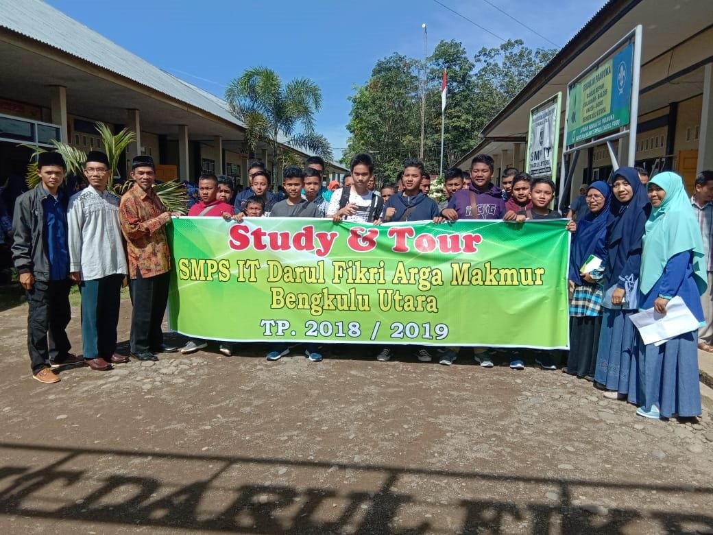 Perdalam Ilmu, SMPSIT BU Gelar Study Tour