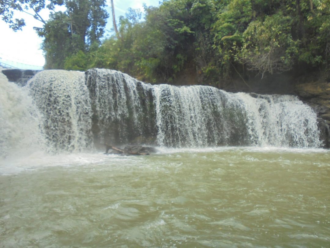 Jalan ke Air Terjun Pacitan Dibangun