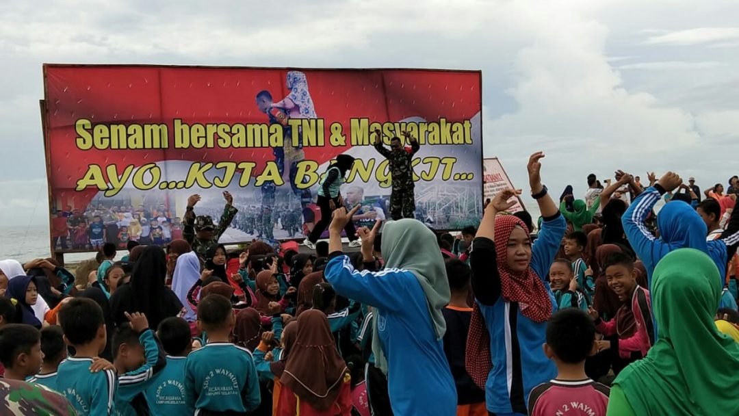 Masyarakat Korban Tsunami Senam Bersama TNI Kodim 0421/Lamsel