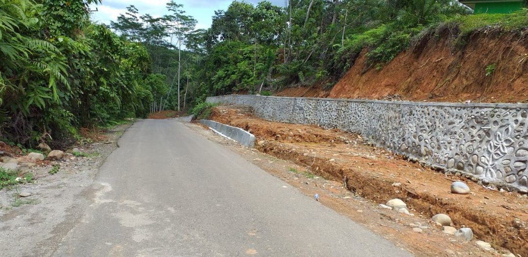 Proyek Provinsi Bermasalah, Pekerja Tuntut Gaji