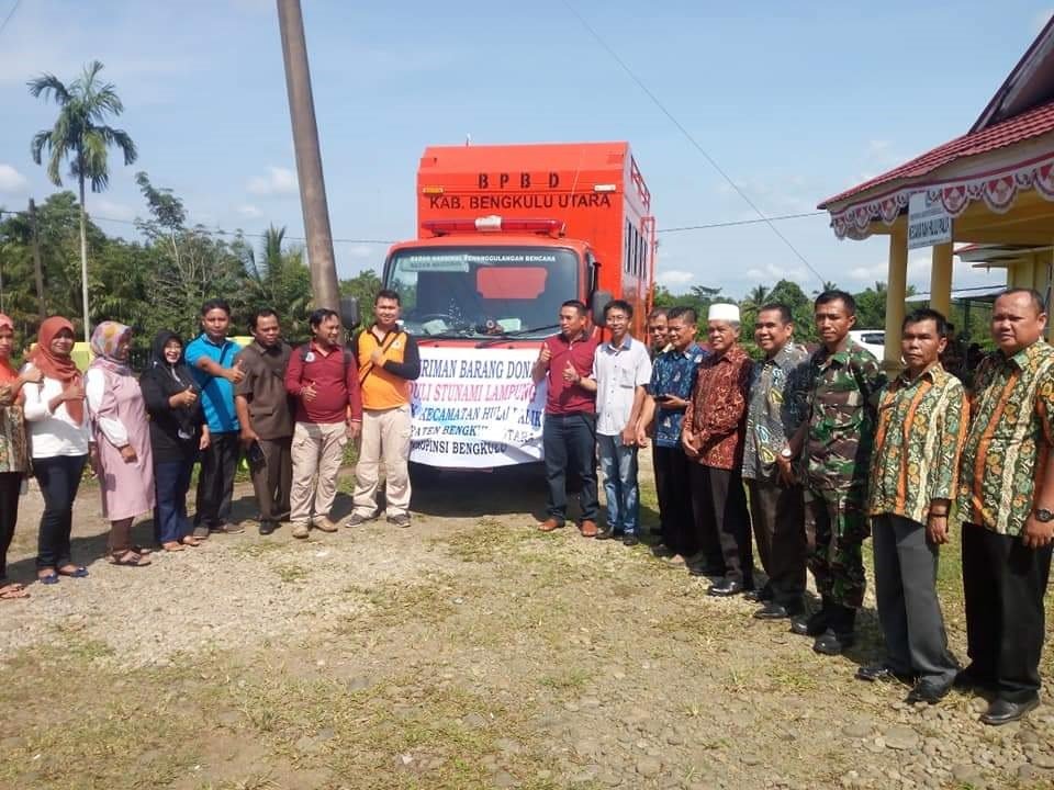 Donasi Warga Hulu Palik Diserahkan /Untuk Korban Bencana Tsunami Lampung