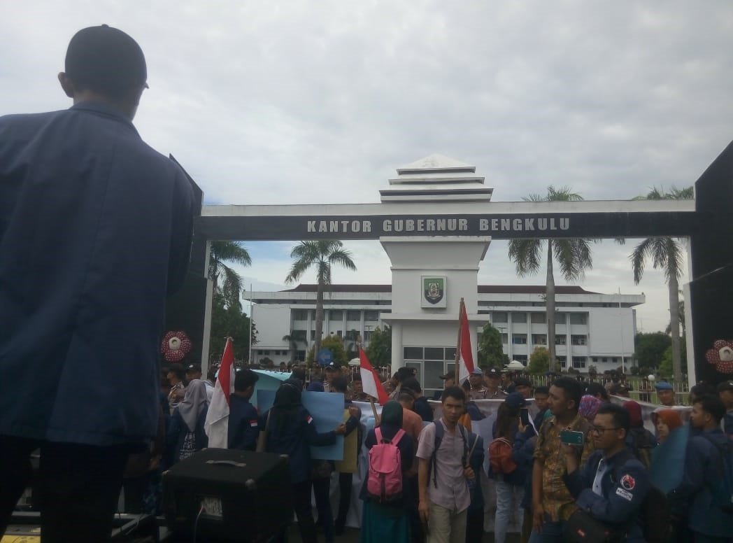 Warga Teluk Sepang Gelar Aksi Demo