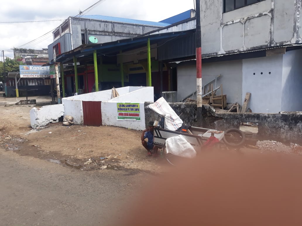 Buang Sampah Sebelum Jam 08.00 WIB