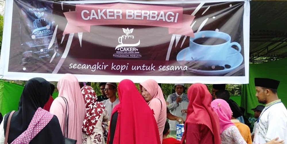 Kopi Caker Berbagi, Suguhkan Kopi Gratis bagi Jamaah