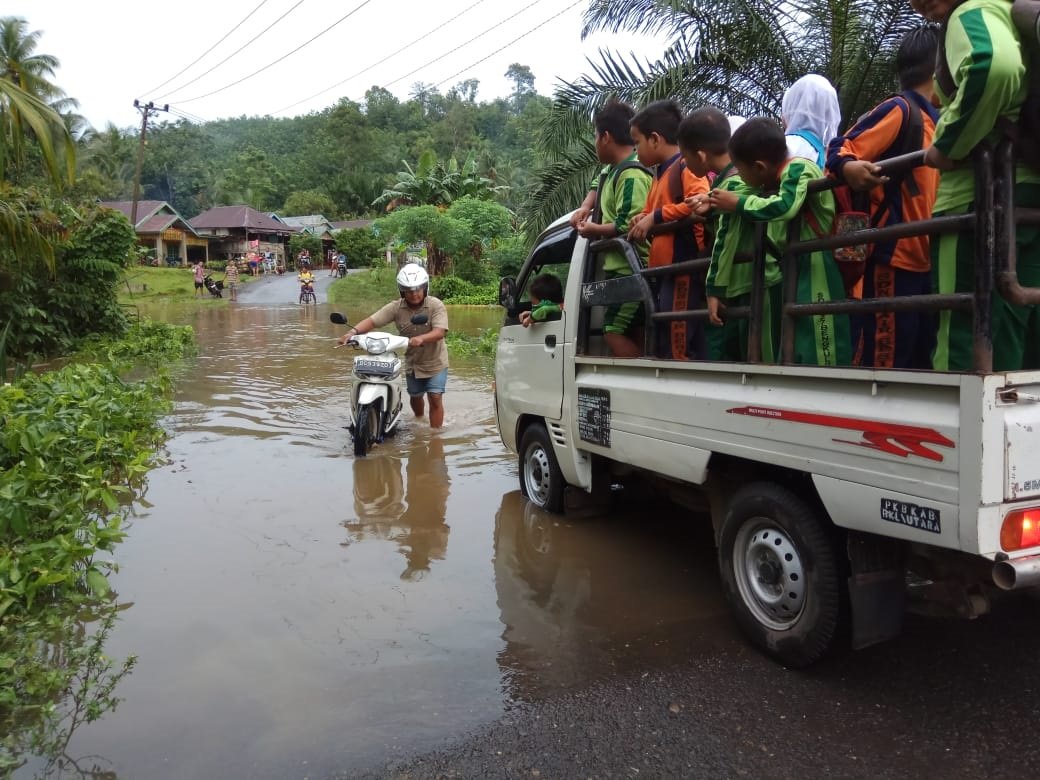 Dihantui Banjir, Warga Minta Pemkab BU Bersikap