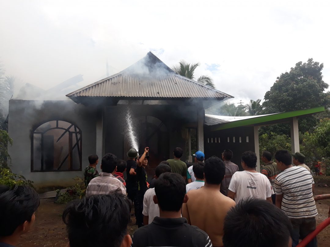 Rumah Guru SMA Nyaris Habis Dilalap si Jago Merah