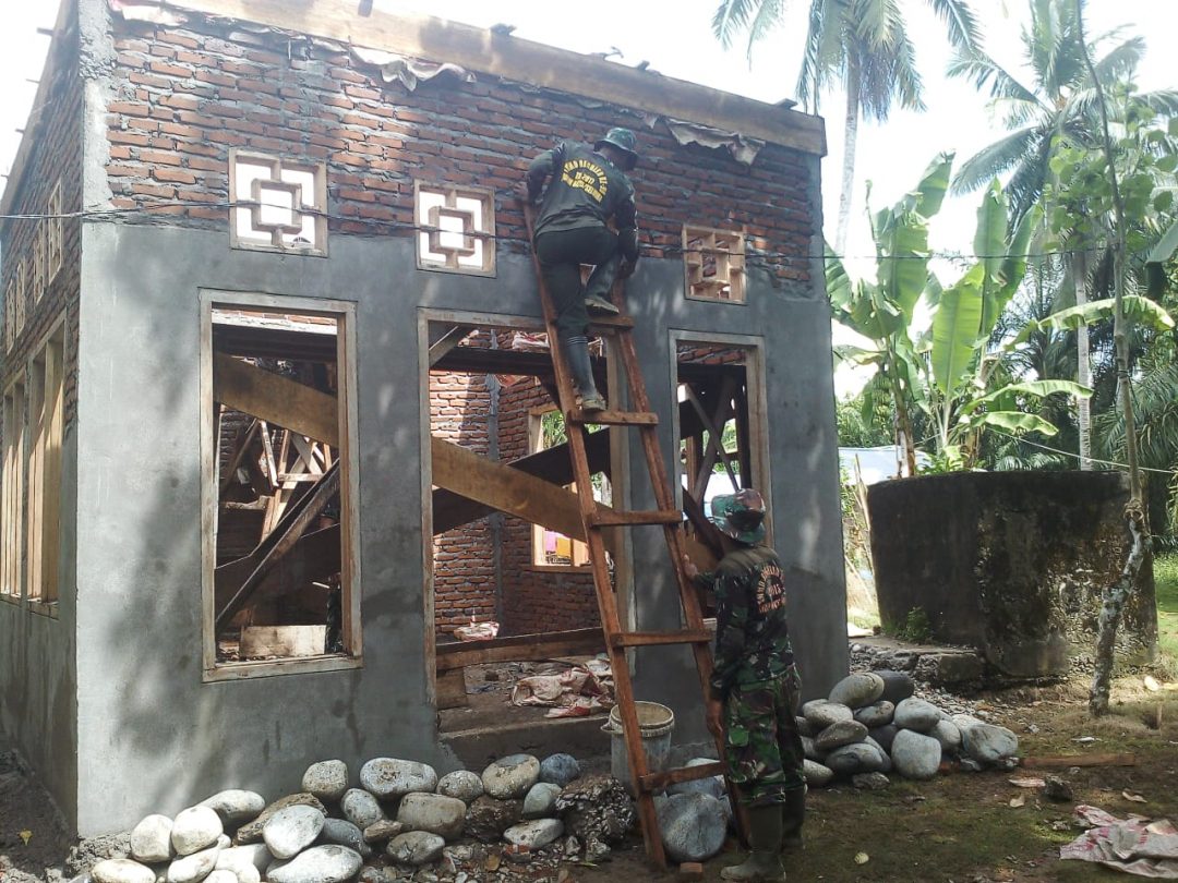 Satgas TMMD KODIM 0425/Seluma Melaksanakan Pembuatan Mushola