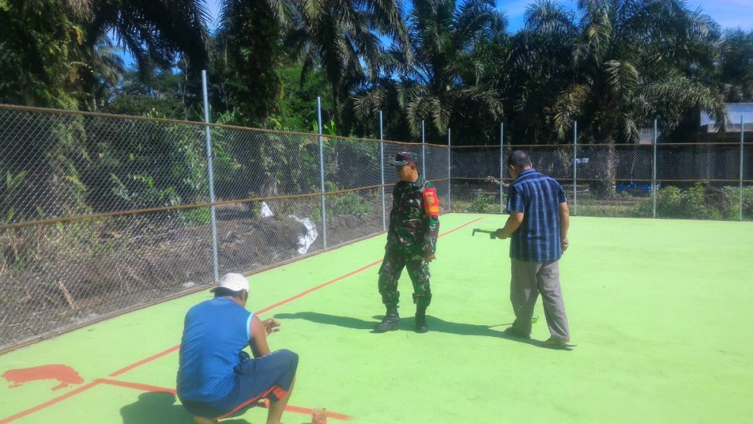 Serda Harsono Babinsa Desa Air Hitam KODIM 0428/MM Gotong Royong Bersama Karang Taruna