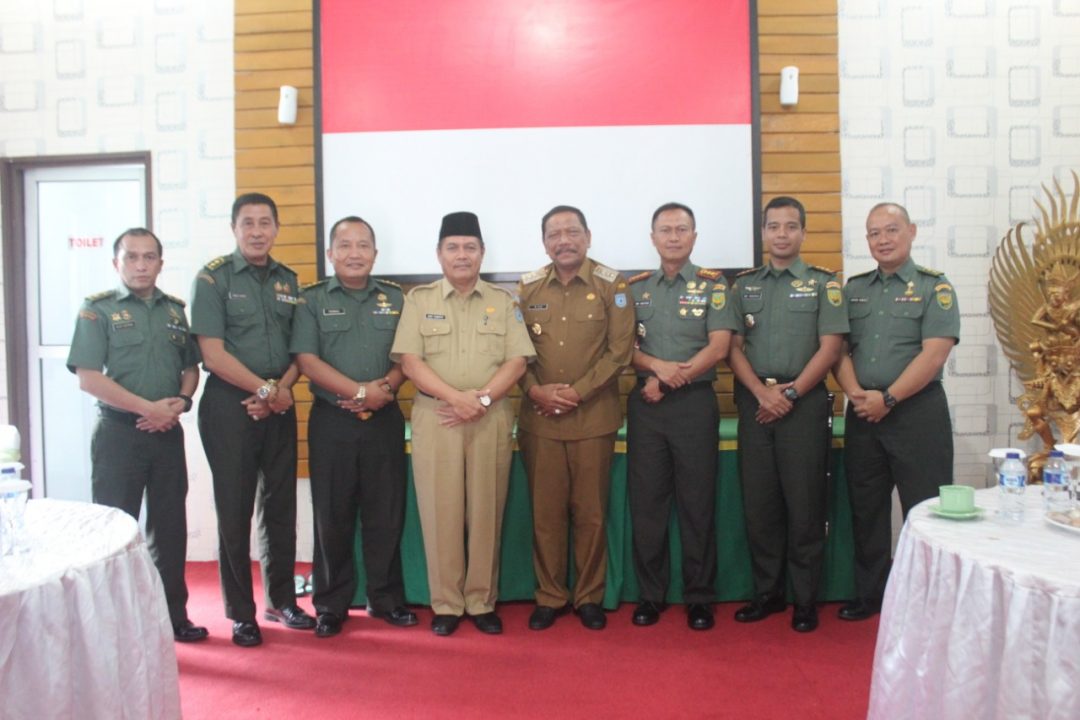 Danrem Menerima Kunjungan Bupati Bengkulu Utara Di MAKOREM 041/GAMAS