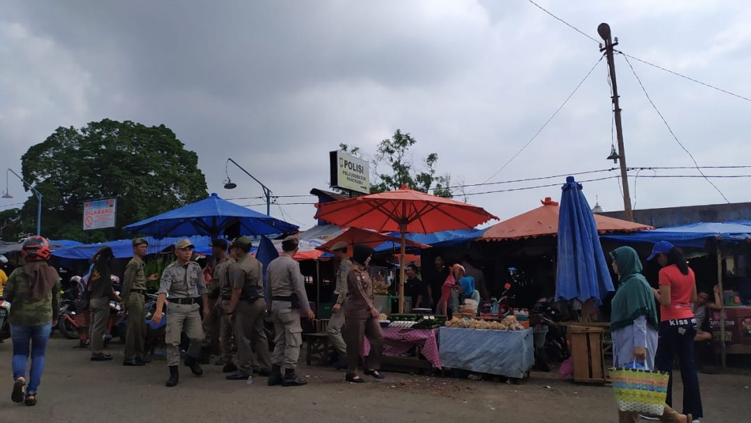 Berjualan di Badan Jalan, PKL Pasar Panorama Diwarning