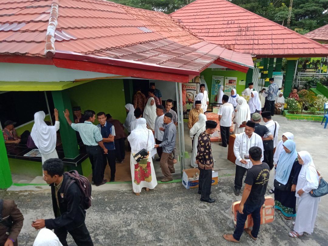 128 CJH Kepahiang Terima Koper Haji