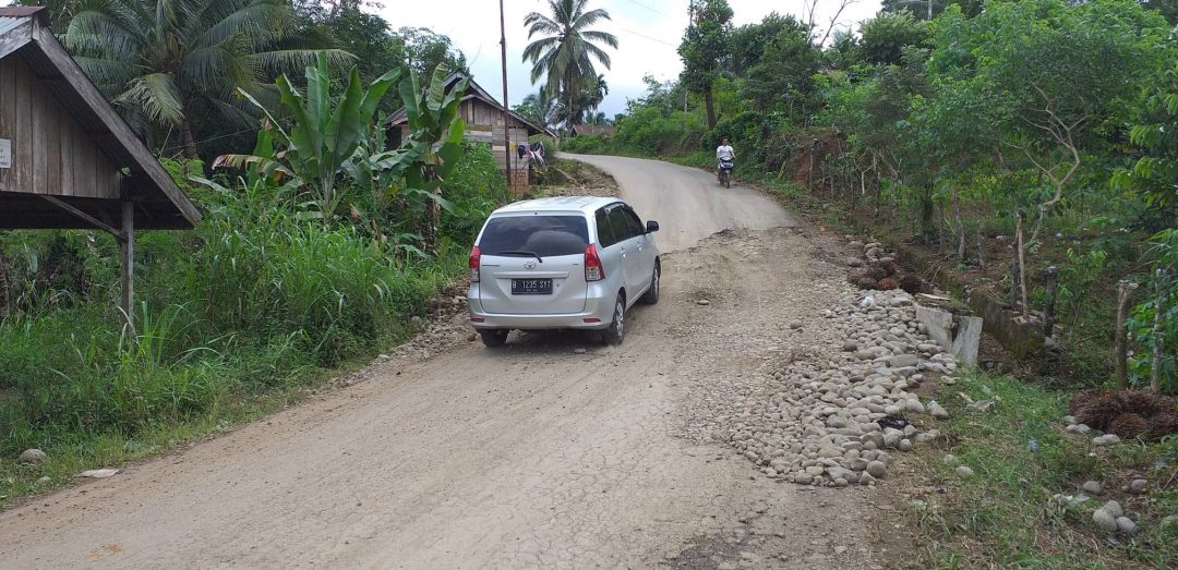 Makan Korban, Jalan Senali Butuh Perhatian