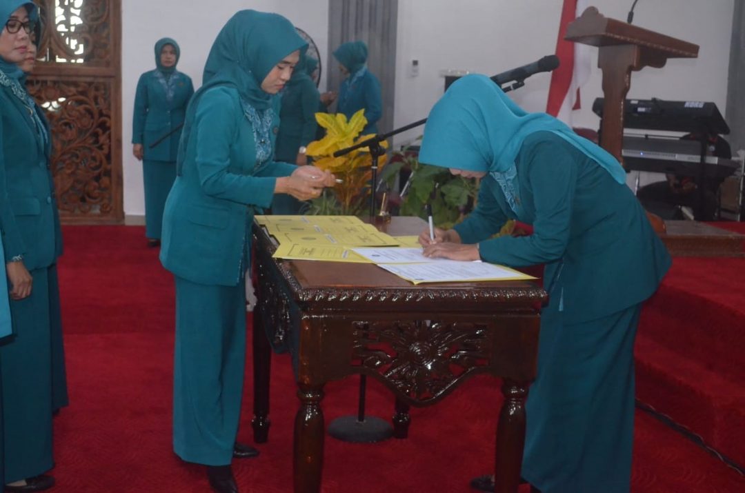 Usai Dilantik, Istri dan Camat Harus Bersinergi