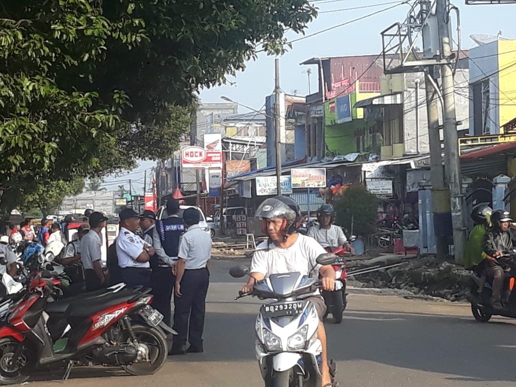 Semrawut, Dishub Tertibkan Lokasi Parkir