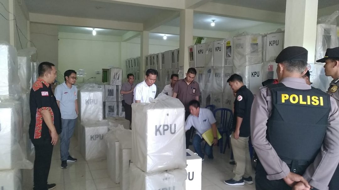 Jelang Sidang MK, KPU Bongkar Kotak Suara