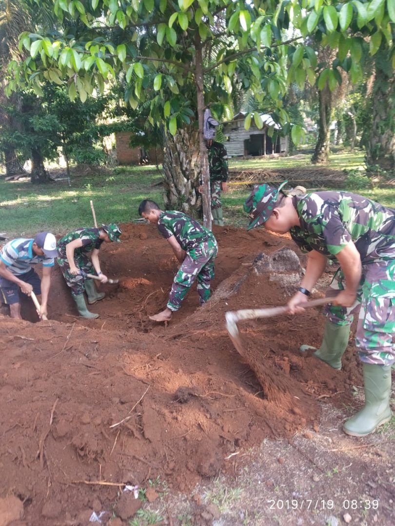 Satgas dan Warga Bahas Manfaat Jalan TMMD