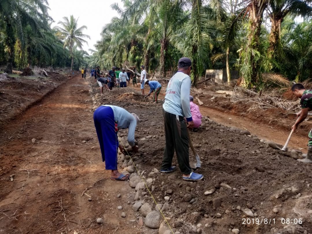 Pengerasan Jalan dan Pembuatan Jembatan Dikebut