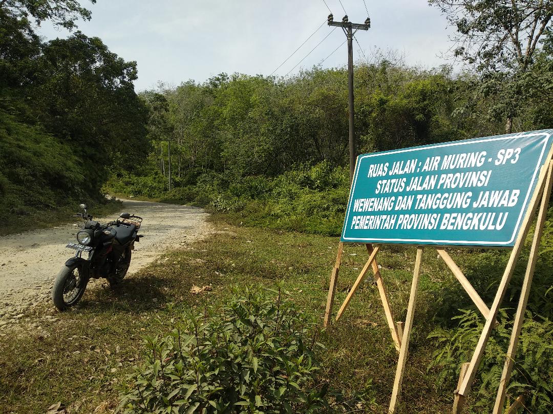 Masyarakat Butuh Pembangunan, Bukan Papan Siluman!