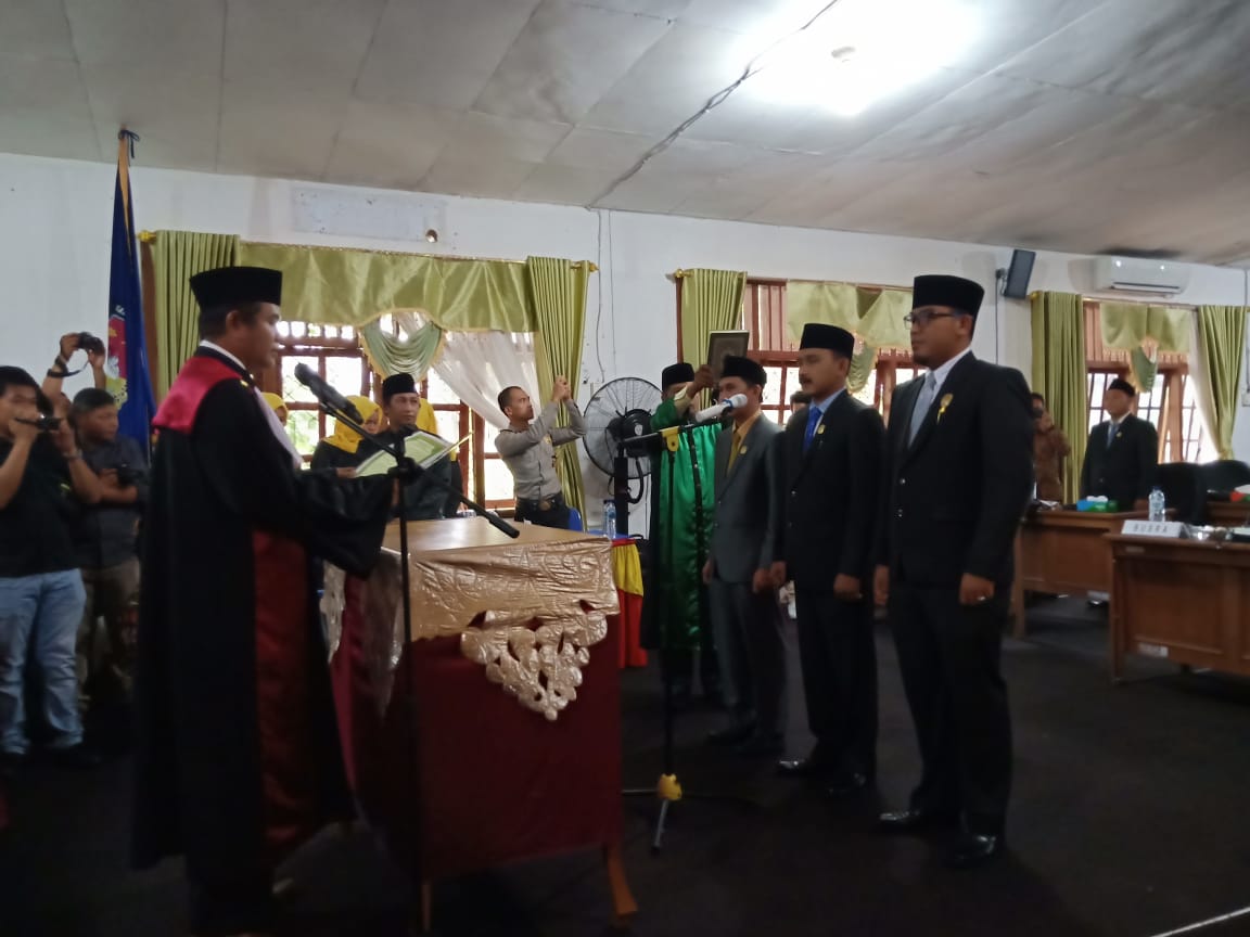 Bupati dan Wabup Cuekin Undangan Dewan