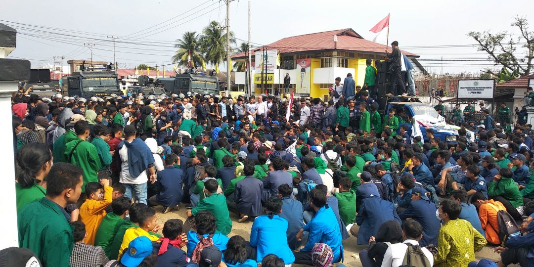 Sampaikan 7 Tuntutan, Aksi Mahasiswa Sempat Ricuh