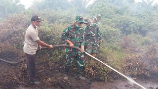 Karhutla, Dandim 0428/MM Terjun Langsung Padamkan Api