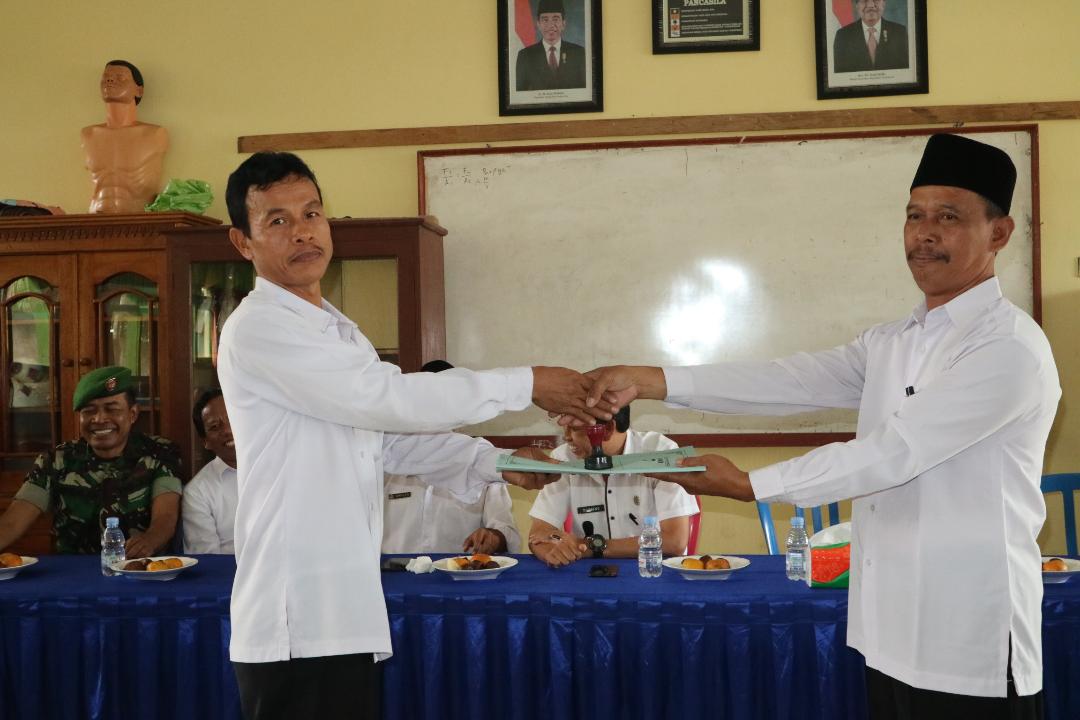 Bersama Dewan Guru, Ketut Pasek Lanjutkan Program Sekolah