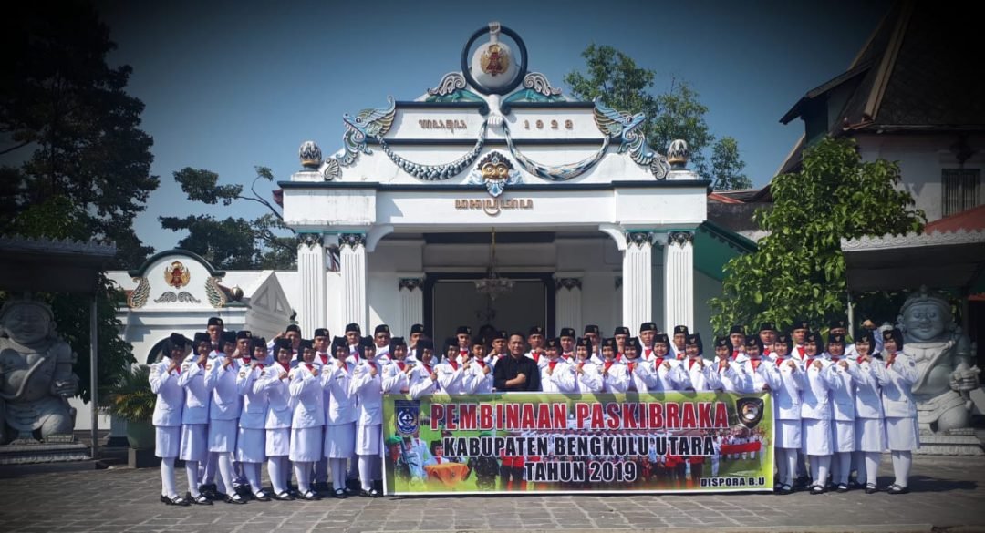 Paskibra BU Kunjungi Keraton Ngayogyakarta