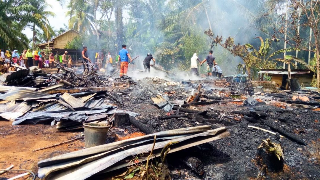 Ngamuk, Si Jago Merah Hanguskan 3 Rumah