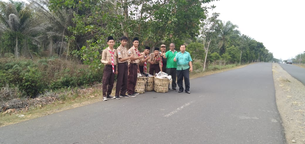 DKP Tanam Ribuan Bibit Mangrove