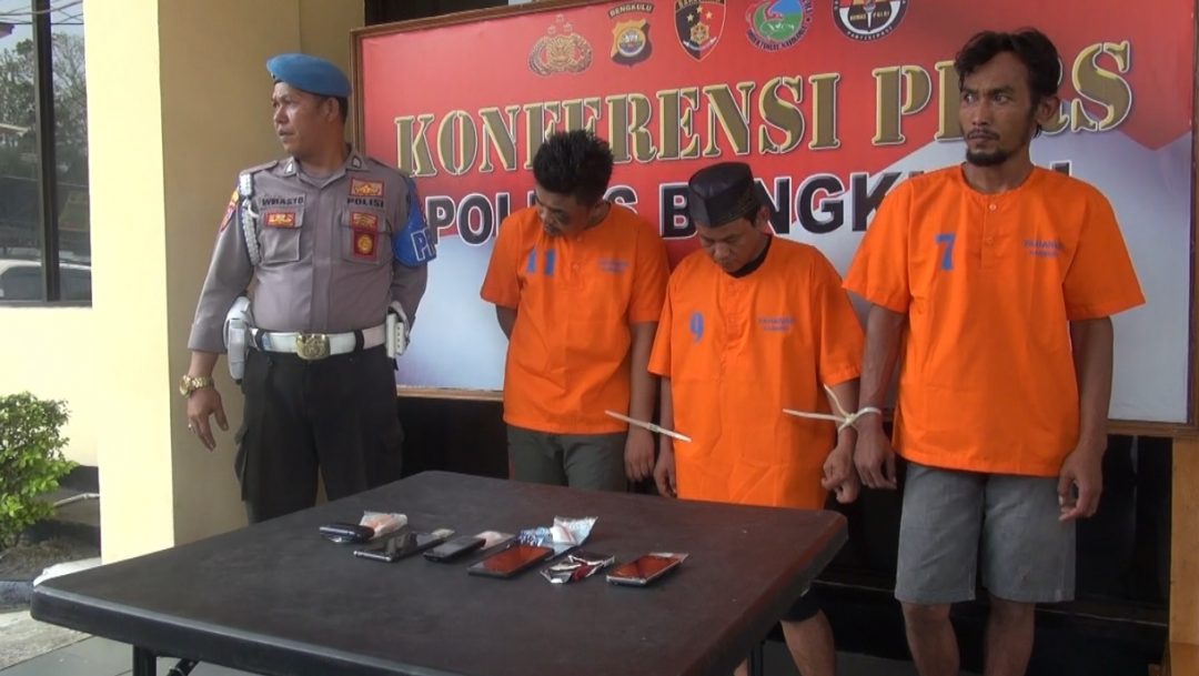 Sedang Transaksi, Satres Narkoba Tangkap 3 Tsk