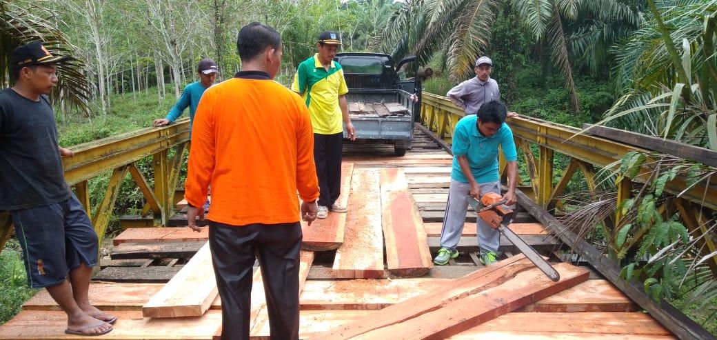 CSR Jembatan Terealisasi, Halaman Pasar Mangkrak