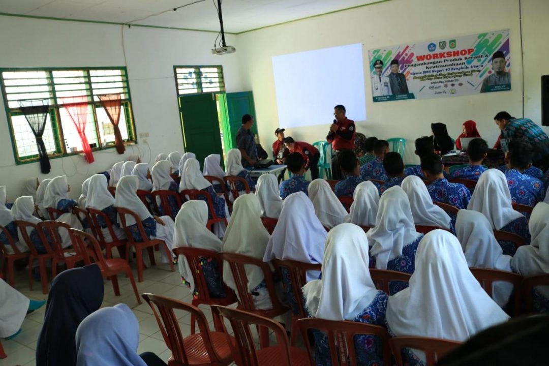 SMKN 10 BU Latih Siswa/i Berwirausaha