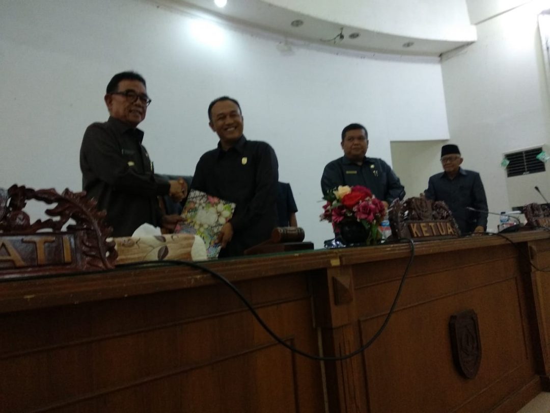 Bupati Berikan Jawaban Atas Pandangan Umum Fraksi