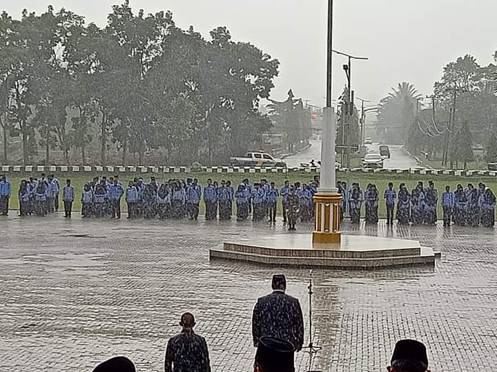 Meski Hujan, Upacara Sumpah Pemuda Khidmat