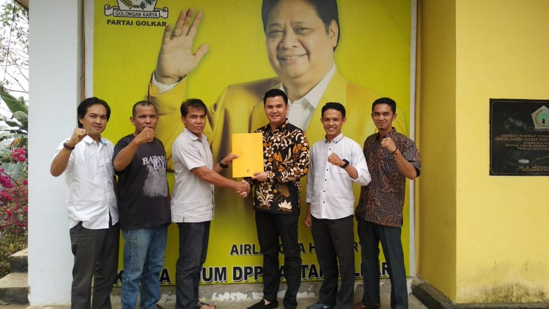 Serius Maju Pilbup, Niko Ardi Putra Ambil Formulir Di Golkar