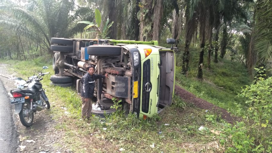 Truk Terbalik, Sopir Menghilang