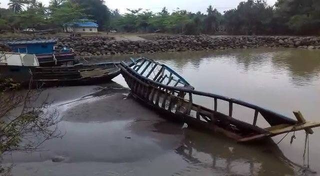 Lagi, Perahu Nelayan jadi Korban Break Water