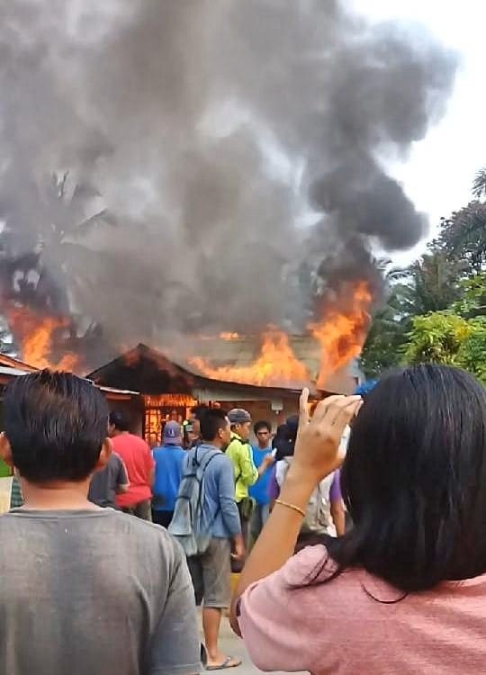 Ditinggal ke Kebun, Rumah Habis Dilahap Api