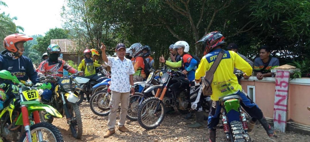 Komunitas Motor Trail Jelajahi Alam Gunung Payung