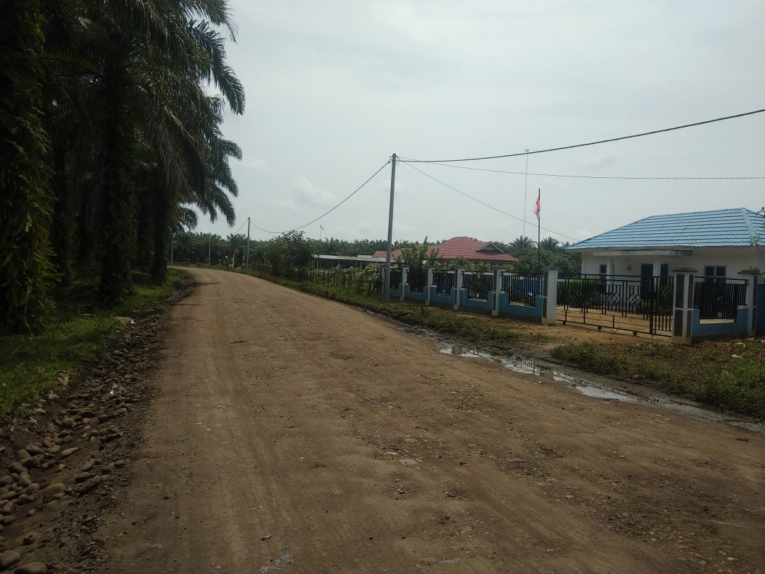 Bupati Dinilai Tebang Pilih, Jalan MSS Berdebu