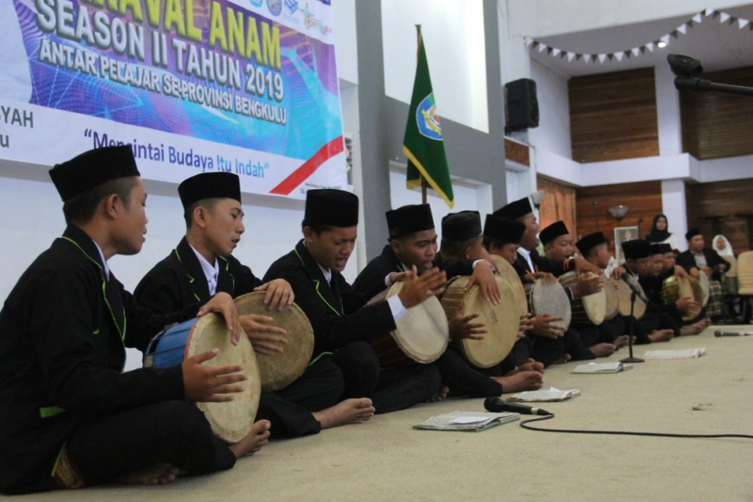 Lestarikan Budaya Lokal, Gelar Festival Saraval Anam Tingkat Pelajar