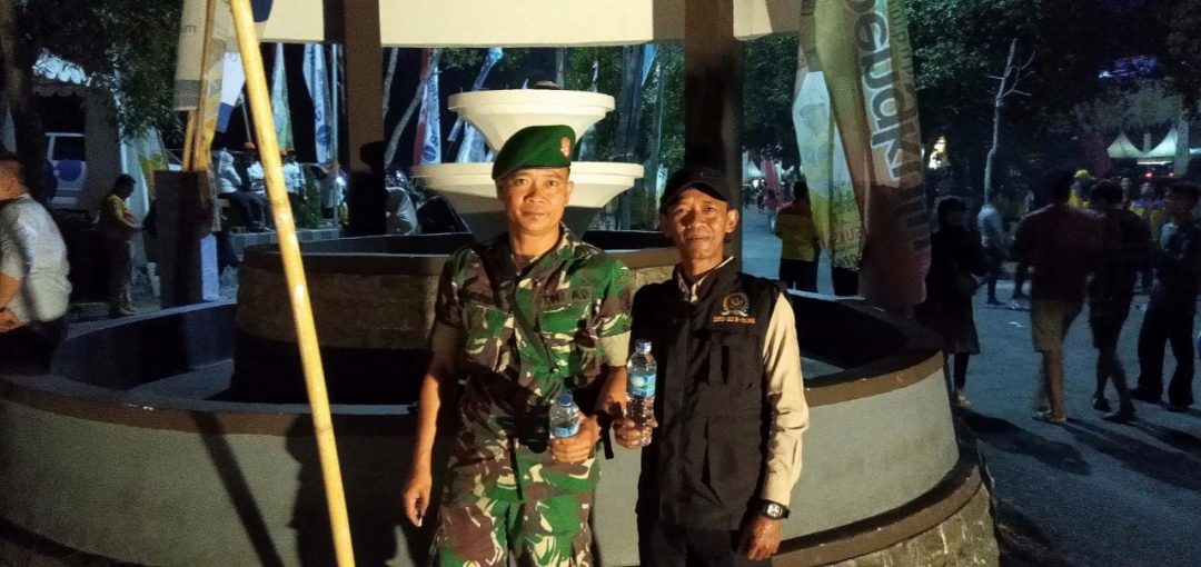 Bang Ken Bagikan 5 Ribu Botol Air Minum Kemasan