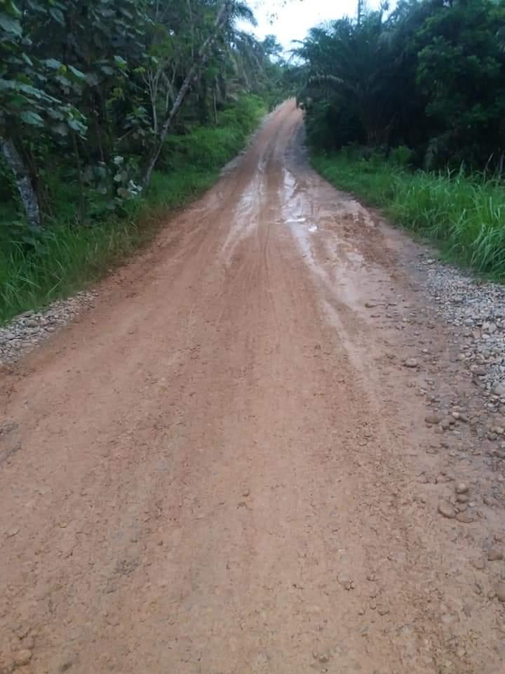 Keluhkan Kerusakan Jalan Air Muring