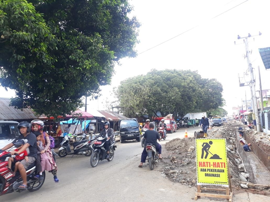 Bangun Drainase, Keluhkan Parkir Semrawut