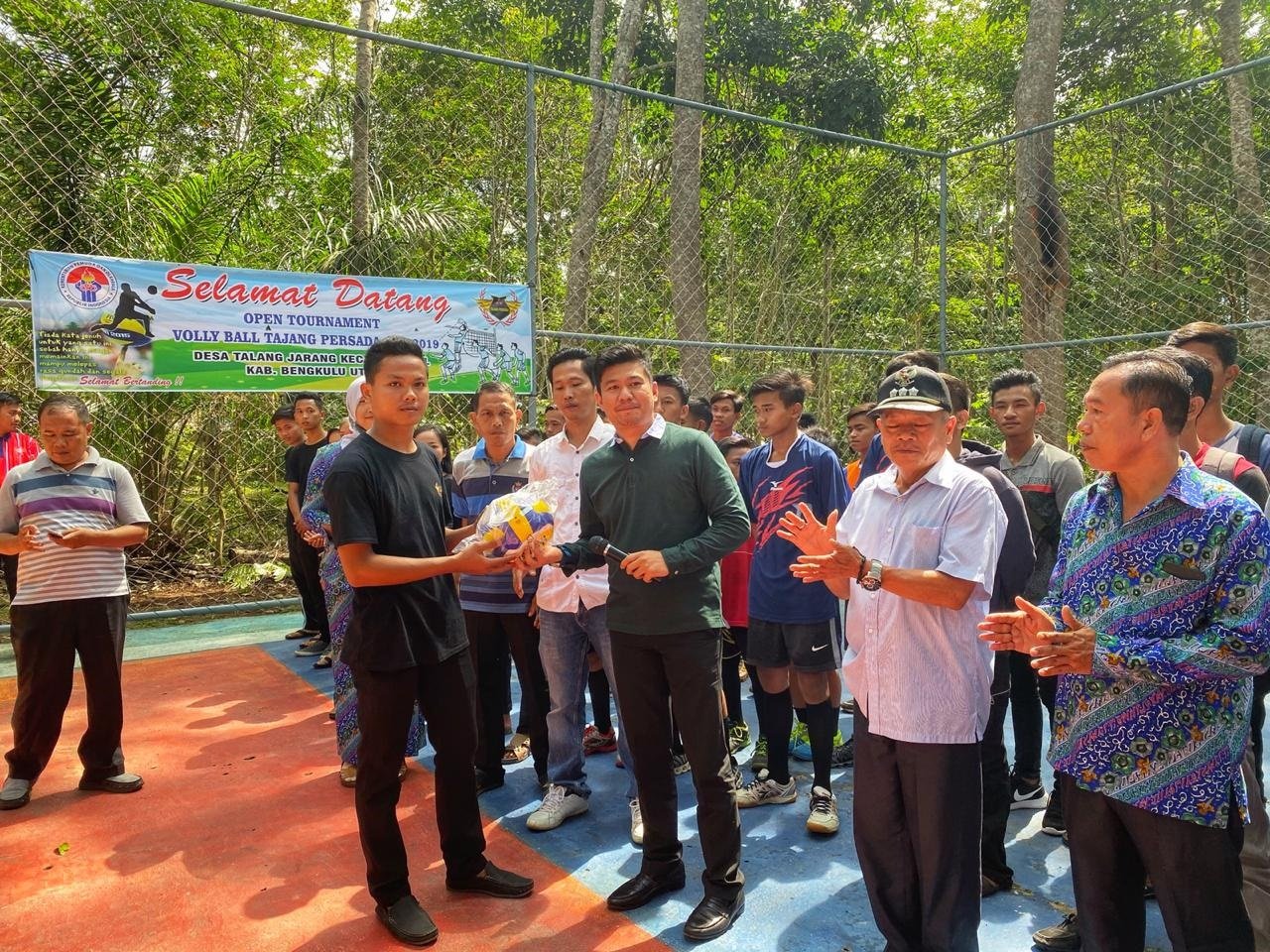 Buka Turnamen Volly, Arie; Jaga Sportivitas