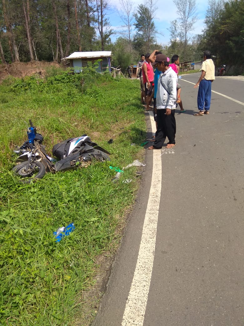 Adu Kambing, Pengendara Bawa Tuak Meninggal Dunia