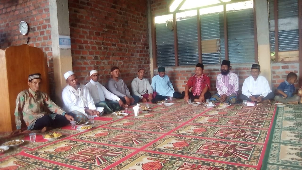 Warga Dusun III, Desa Batu Raja R Gelar Salat Gerhana