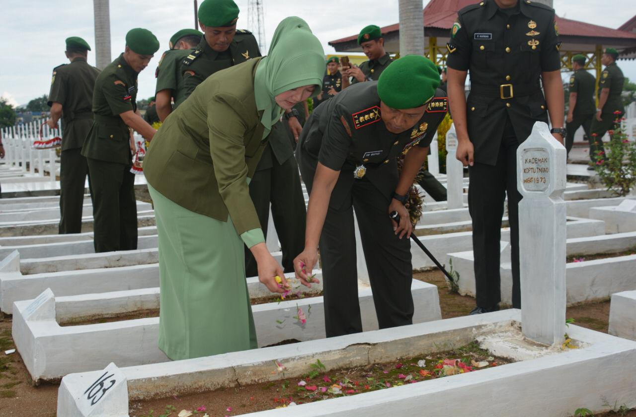 Hari Juang, Korem 041/Gamas Ziarah di TMP Balai Buntar