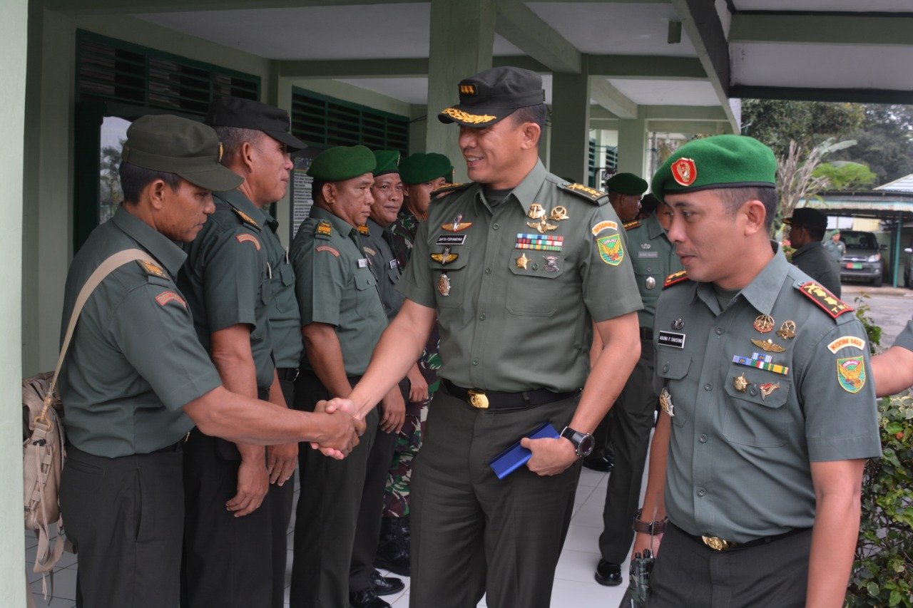 Kunjungi BU, Kasintel Minta Prajurit Perangi Narkoba